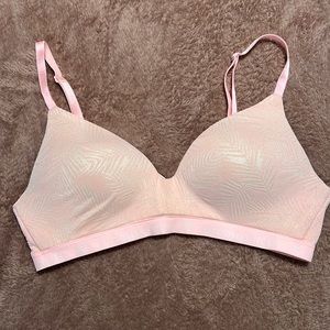 Victoria’s Secret wireless tshirt bra 34B
